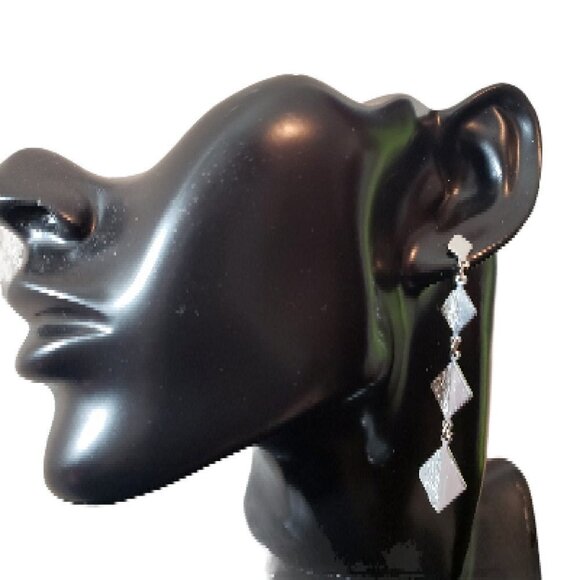 Women 3 Tiered Silver Textured Linked Diamond Shaped Dangling Drop Stud Earrings - Picture 3 of 6